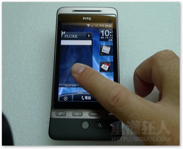 01-切換到左邊的桌面-在HTC-HERO手機玩Plurk噗浪