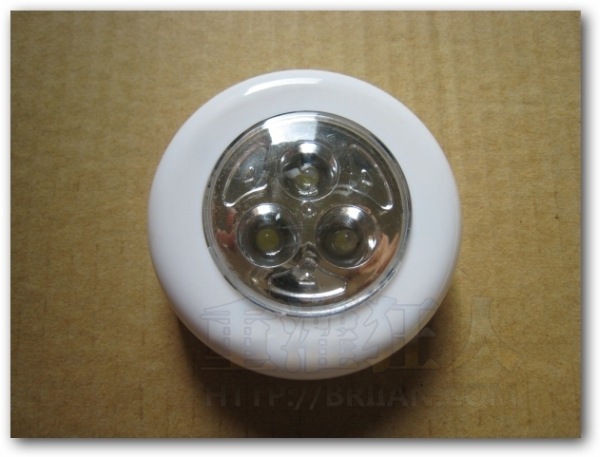 01-免插電的超亮LED壁燈