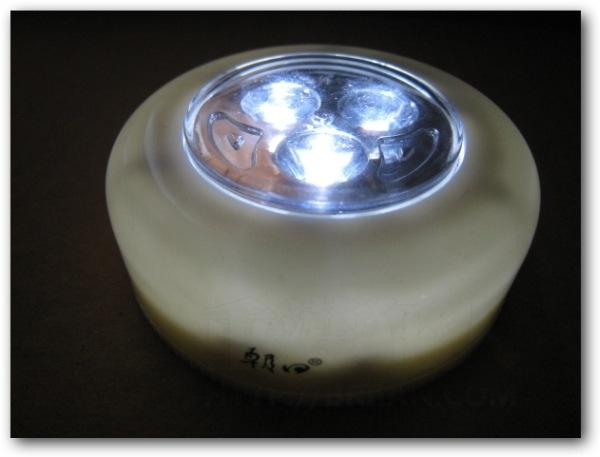 04-免插電的超亮LED壁燈